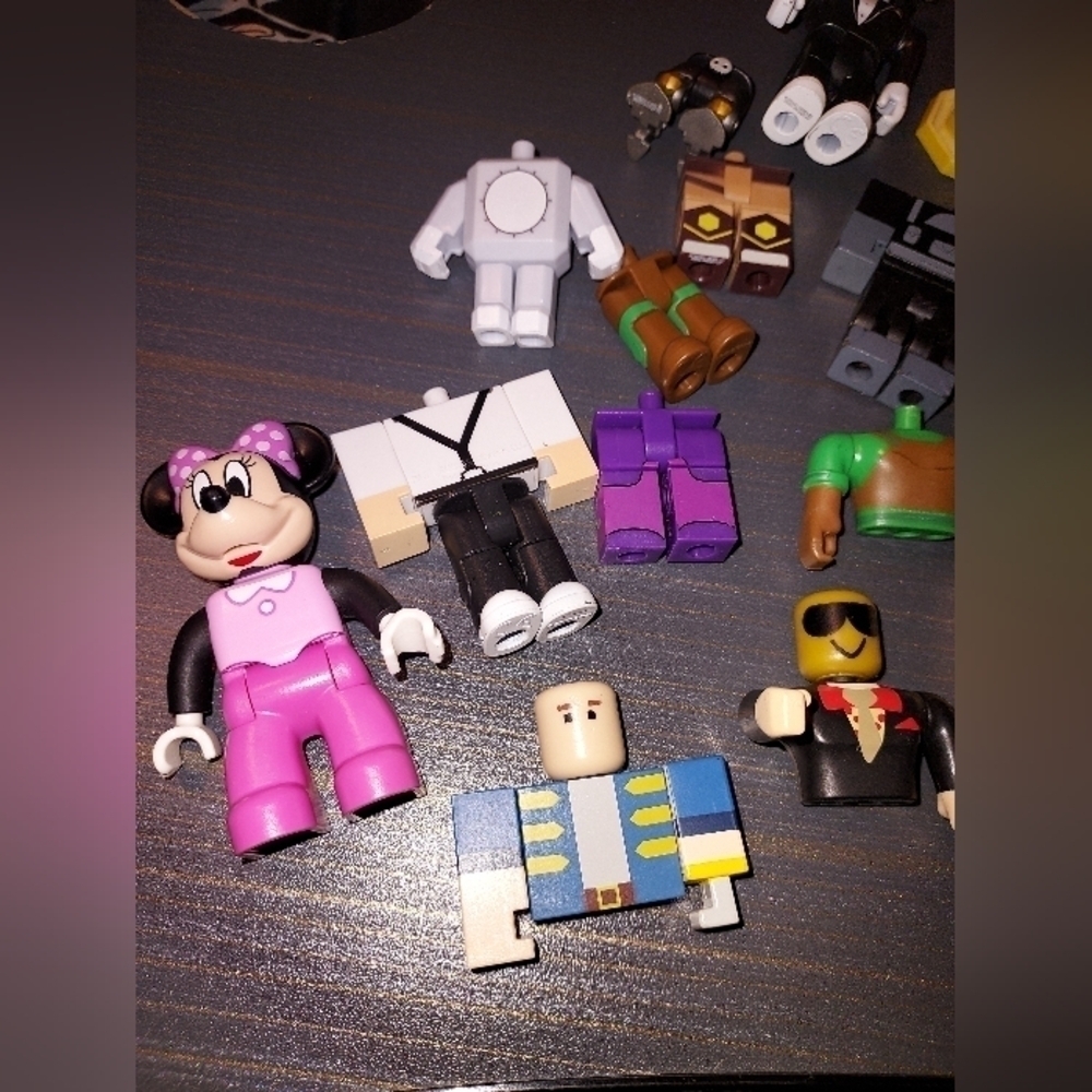 Roblox and Playmobil accessories lot - Picture 7 of 7